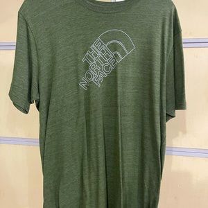 XL Mens Northface shortsleeved T-shirt